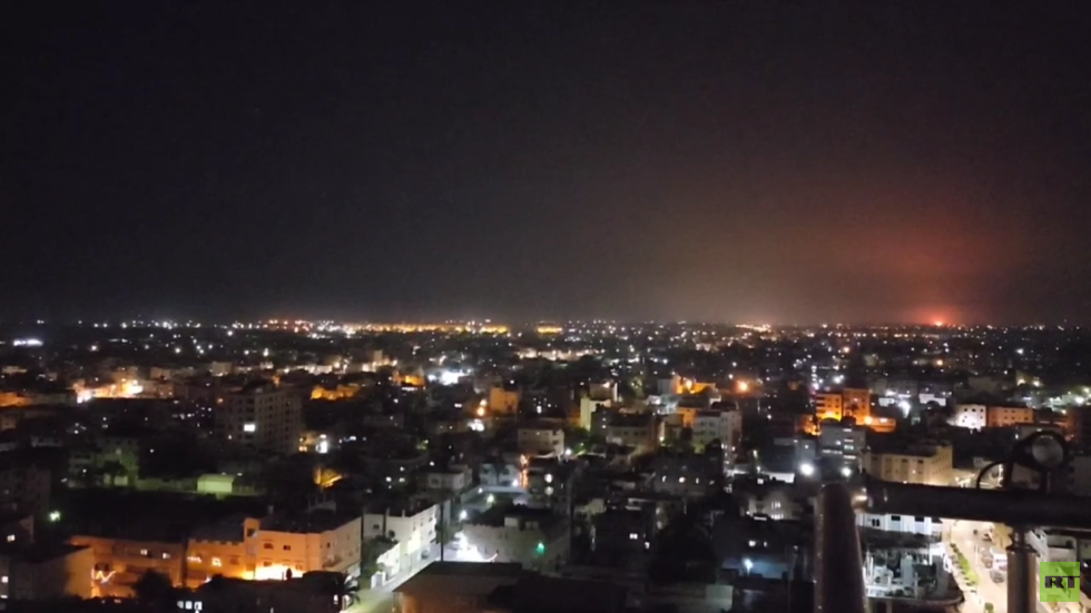 أول فيديوهات القصف.. الطيران الحربي الإسرائيلي يشن سلسلة غارات على أنحاء متفرقة في قطاع غزة