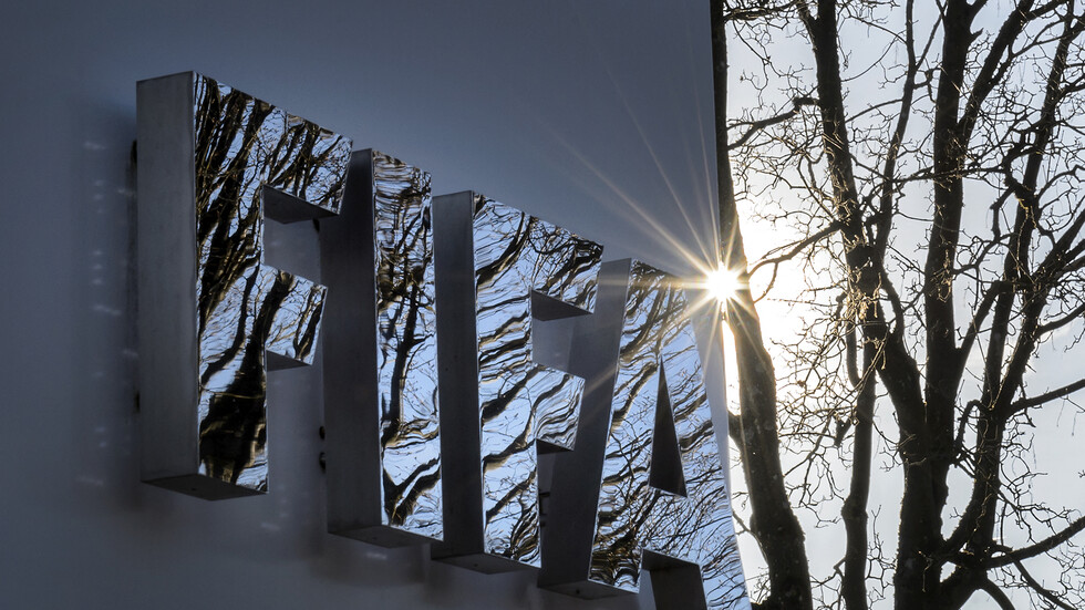 "فيفا" يستمر في معاقبة إندونيسيا بعد تجريدها من تنظيم كأس العالم للشباب