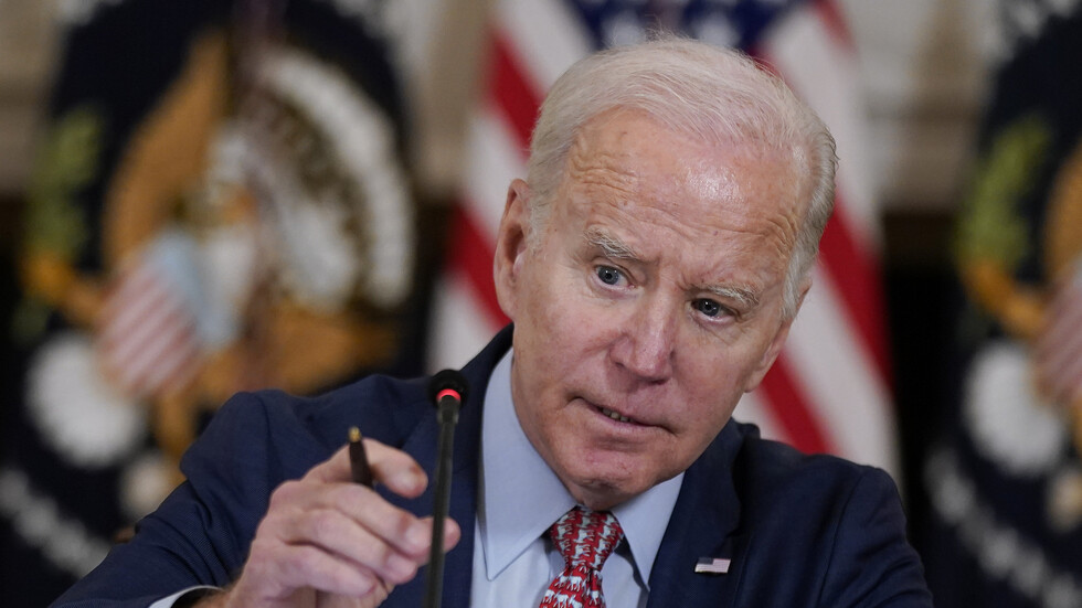 بايدن يمدد سريان بعض العقوبات ضد روسيا