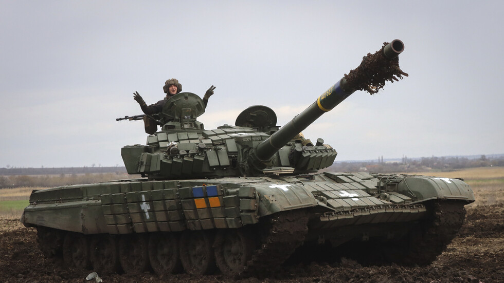 سيناتور روسي يتوقع شن قوات كييف هجومها المضاد بين مايو وأكتوبر