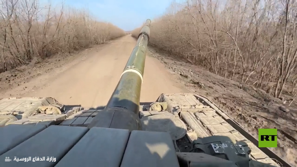 لقطات عن عمل دبابات "تي-80" في الجبهة