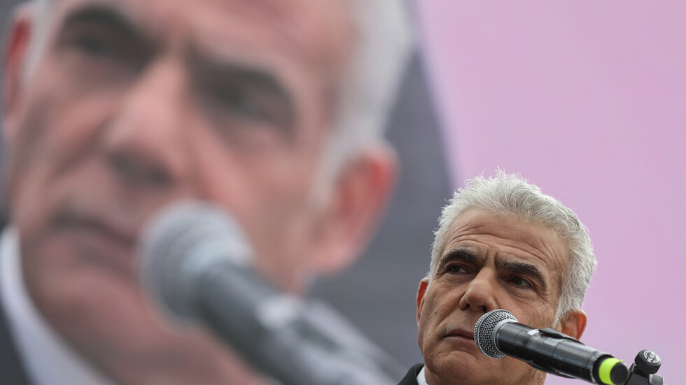 لابيد: مسؤولية بن غفير عن المسجد الأقصى أدت إلى كارثة