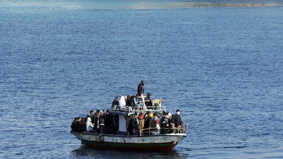 فقدان 20 مهاجرا وإنقاذ 17 آخرين غرق زورقهم قبالة تونس