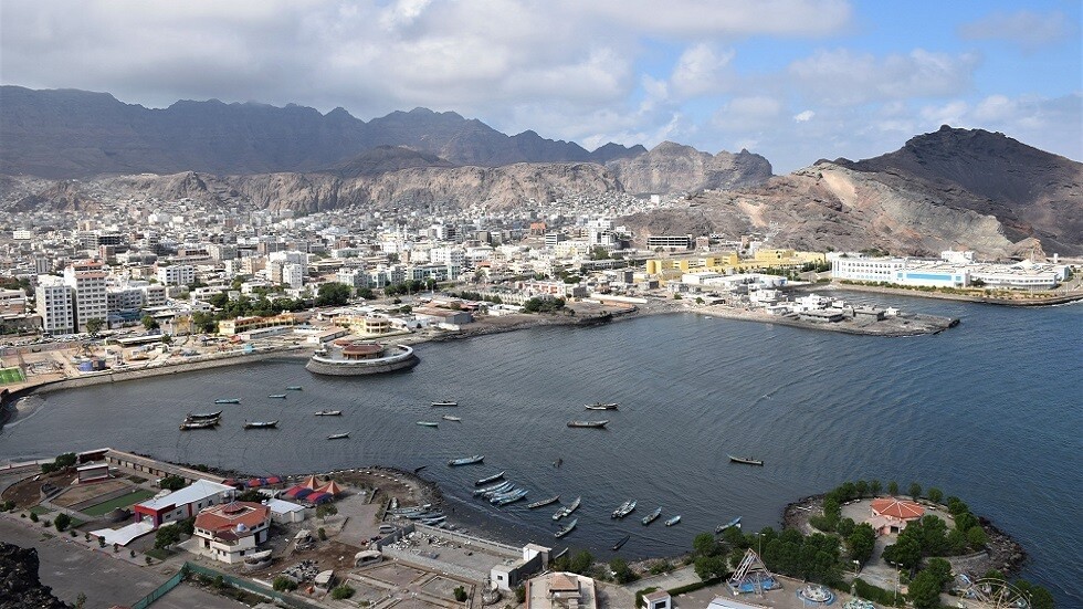 اليمن.. ميناء عدن يستقبل سفينة الحاويات EA Blue Nile (صورة)