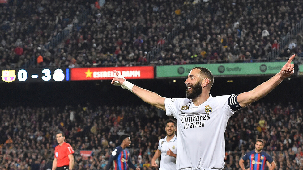 الكشف عن موقف بنزيما من العرض السعودي