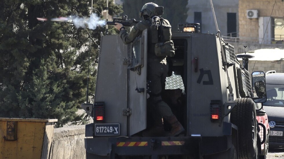 اعتقال 3 فلسطينيين وإصابة جندي إسرائيلي في نابلس