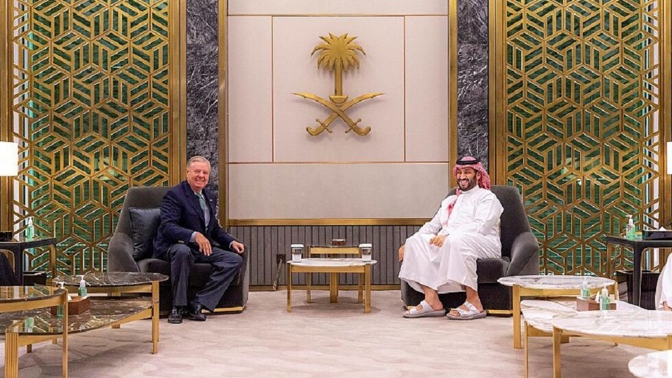 ولي العهد السعودي يجتمع مع السيناتور الأمريكي ليندسي غراهام