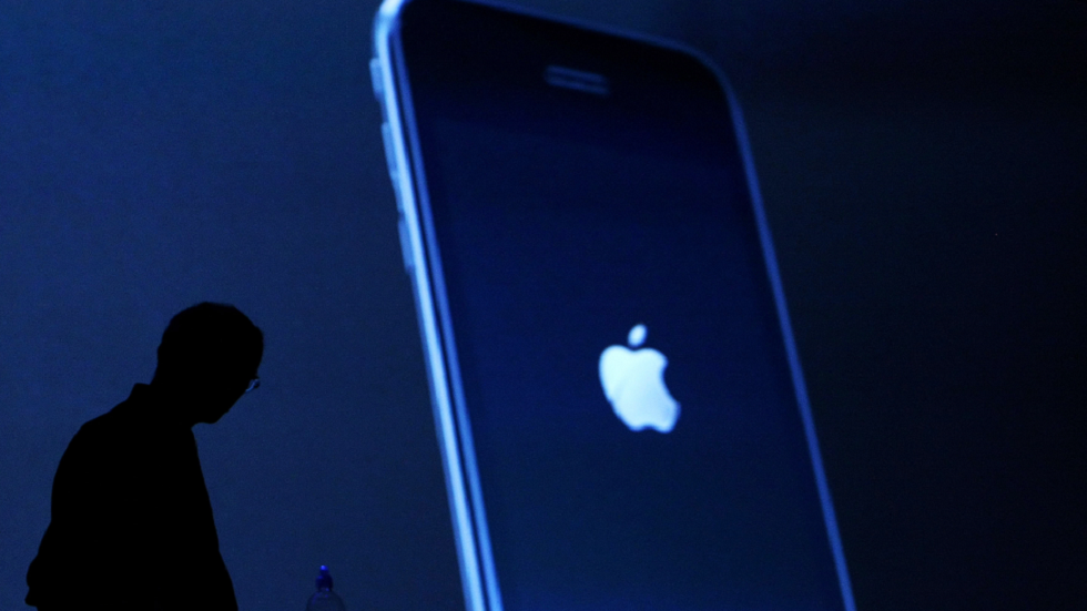 حدّث هاتفك الآن!.. آبل تصدر تحديثا أمنيا عاجلا بعد اكتشاف خلل قد يعرّض 