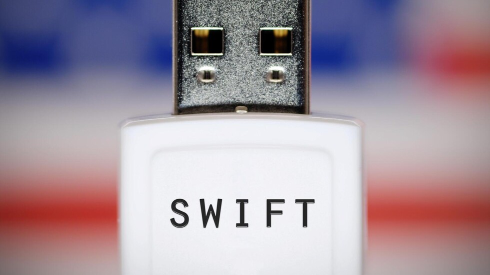 ماتفينكو: احتكار نظام SWIFT  للسوق العالمي سيصبح من الماضي قريبا