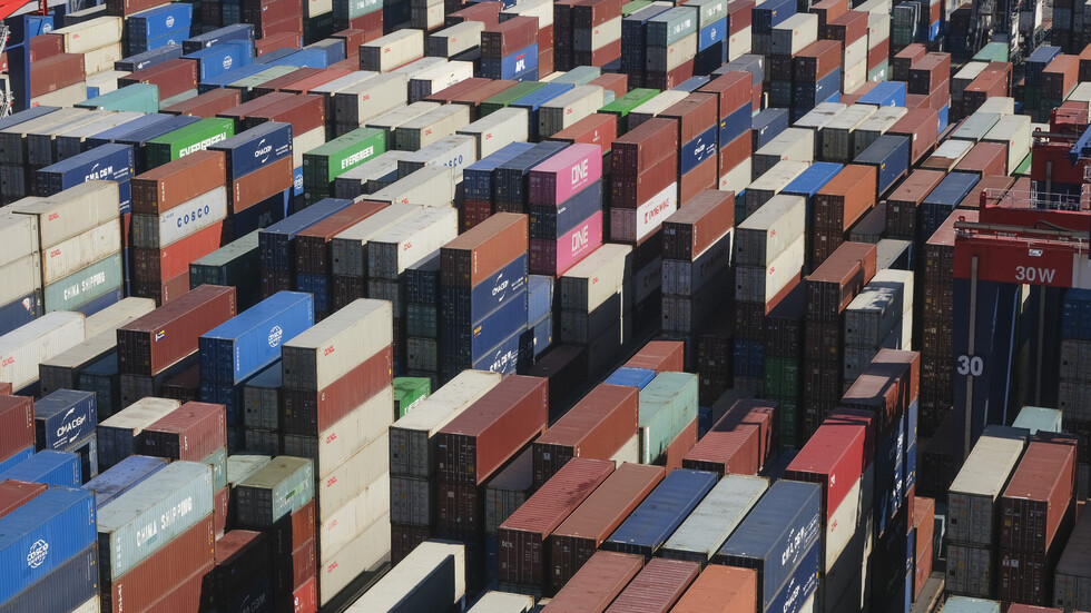 بيانات تجارية عن أكبر اقتصادين في العالم