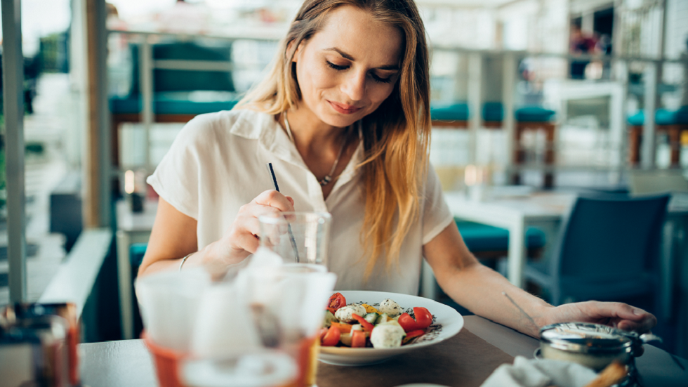 نظام غذائي شائع يتبعه الكثير من المشاهير يرتبط بمشاكل الخصوبة