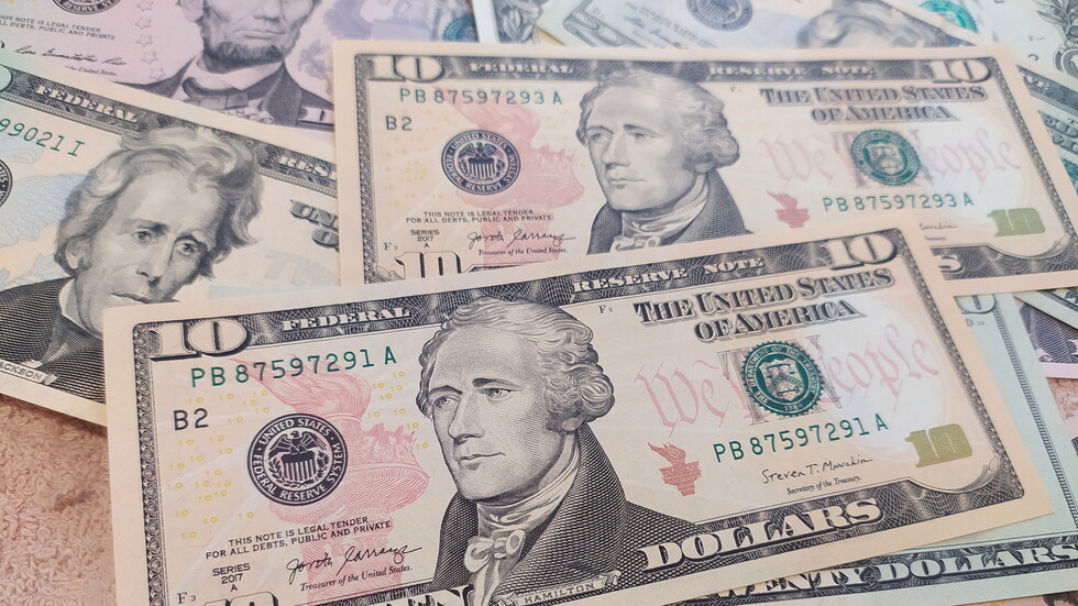 تضاعف عجز الميزانية الأمريكية