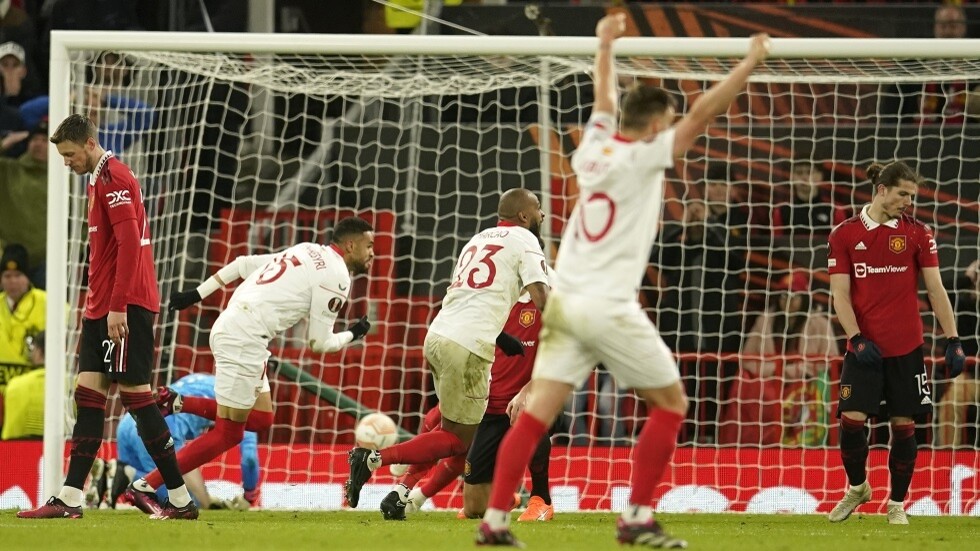 مانشستر يونايتد يحترق بـ"نيران صديقة"