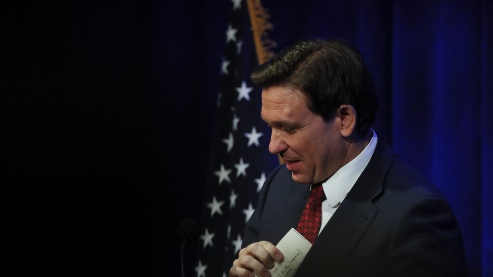 ديسانتيس يوقع قانونا لحظر الإجهاض: نحن فخورون بدعم الحياة