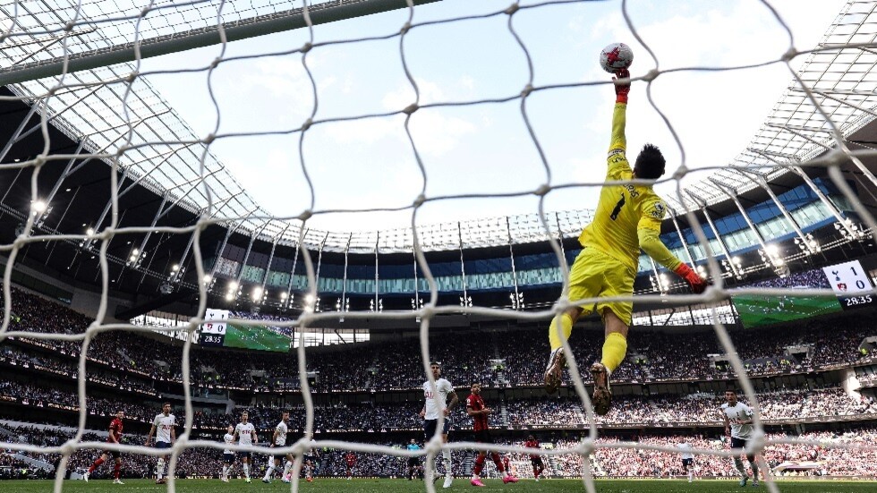 توتنهام يتعرض لهزيمة مؤثرة في عقر داره