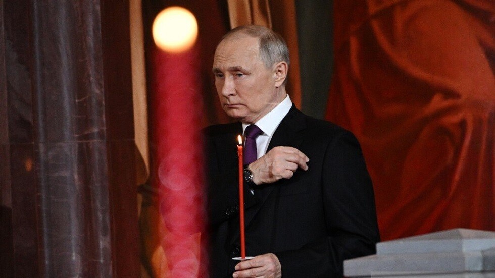 بوتين يحيي قداس عيد الفصح في كاتدرائية المسيح المخلص بموسكو  (فيديو)