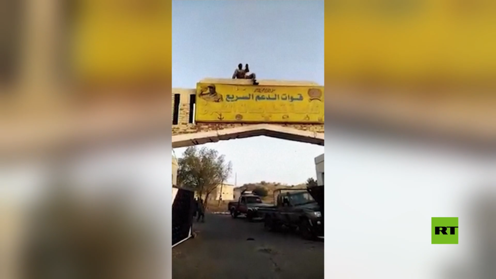 الجيش السوداني يزيل شعار قوات الدعم السريع