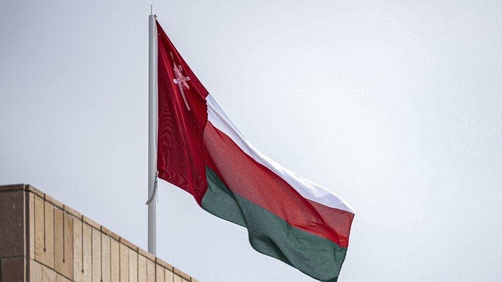 سلطان عمان يصدر مرسوما بشأن زواج العمانيين من أجانب