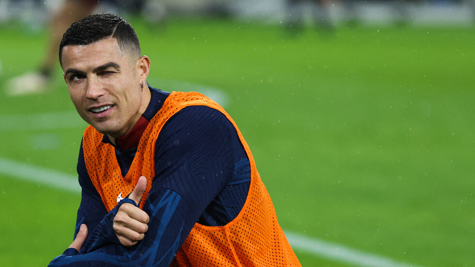 رونالدو يختار عدوا ويتجاهل صديقا في تشكيل أفضل 11 زميلا