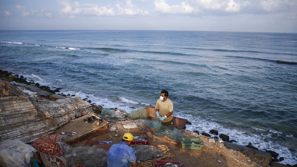 الجيش الإسرائيلي يعتقل 4 صيادين فلسطينيين قبالة سواحل غزة