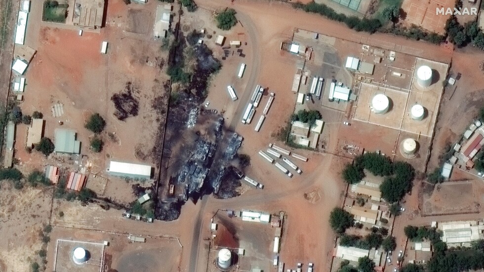 "ماكسار": صور الأقمار الصناعية تظهر تدمير 14 طائرة على الأقل في مطار العاصمة السودانية الخرطوم (صور)