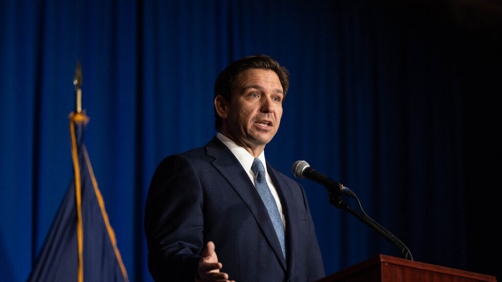 ديسانتيس يهدد ببناء سجن قرب "ديزني لاند"