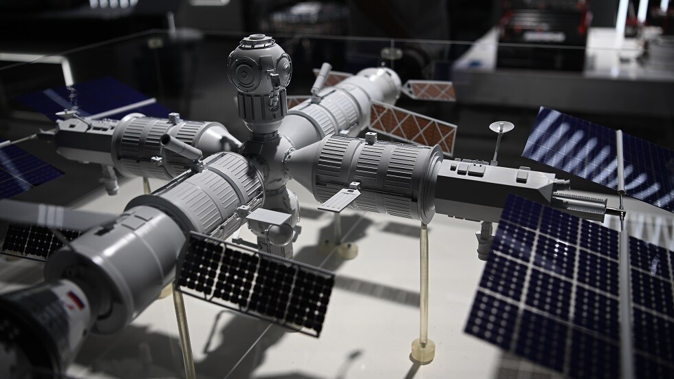 روسيا تطور معدات جديدة للعناية بصحة رواد محطتها المدارية الواعدة