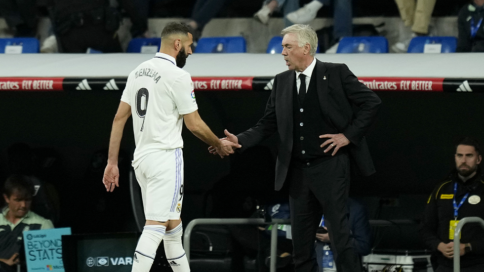 مدرب ريال مدريد يبرر استبدال بنزيما وألابا أمام تشيلسي