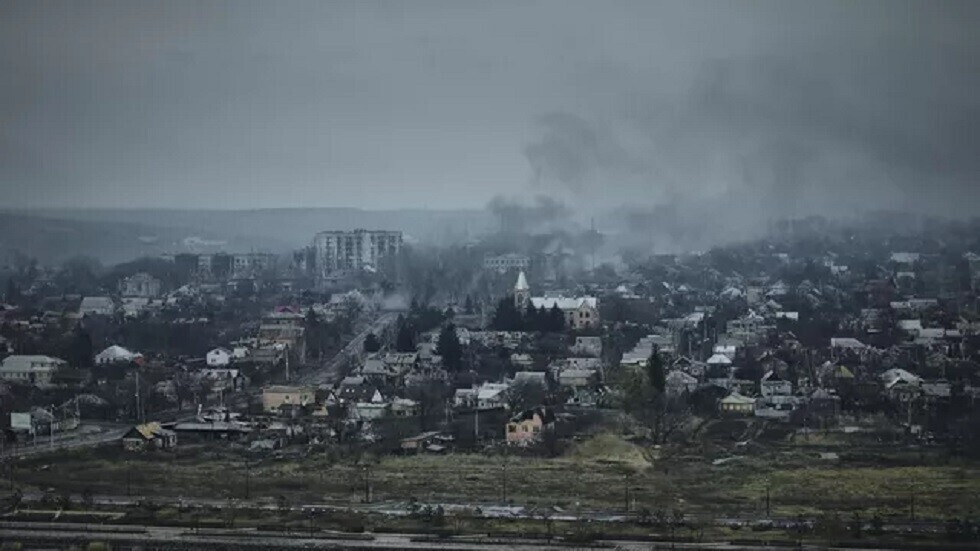 وزارة الدفاع الروسية تعلن فرض طوق على أرتيوموفسك من الضواحي الشمالية والجنوبية