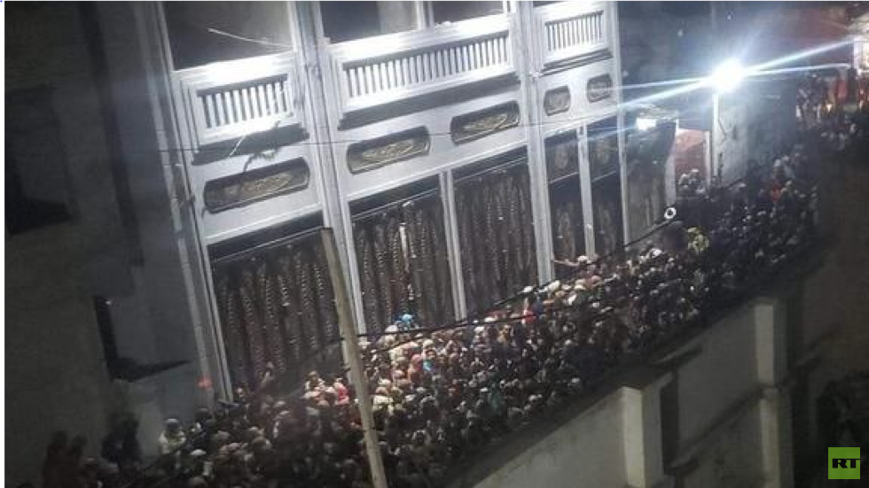 فيديو.. الكشف عن سبب التدافع في صنعاء وارتفاع حصيلة القتلى والجرحى