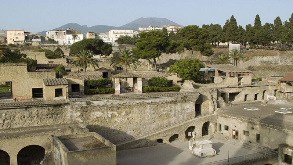 إيطاليا.. اكتشاف مصنع للنبيذ عمره 2000 عام