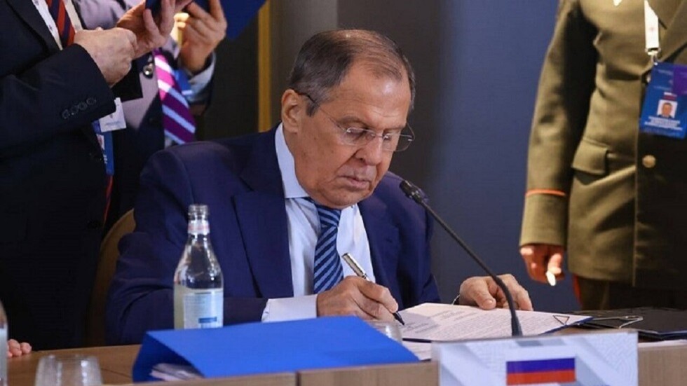 لافروف: روسيا تواصل تصدير الحبوب والأسمدة رغم