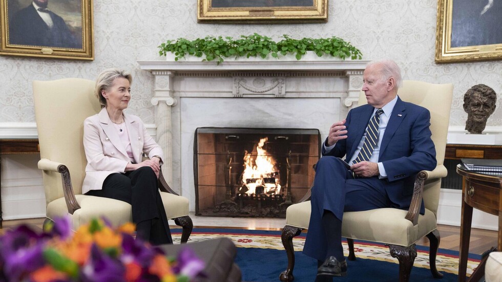 بايدن وفون دير لاين يبحثان مواصلة دعم أوكرانيا