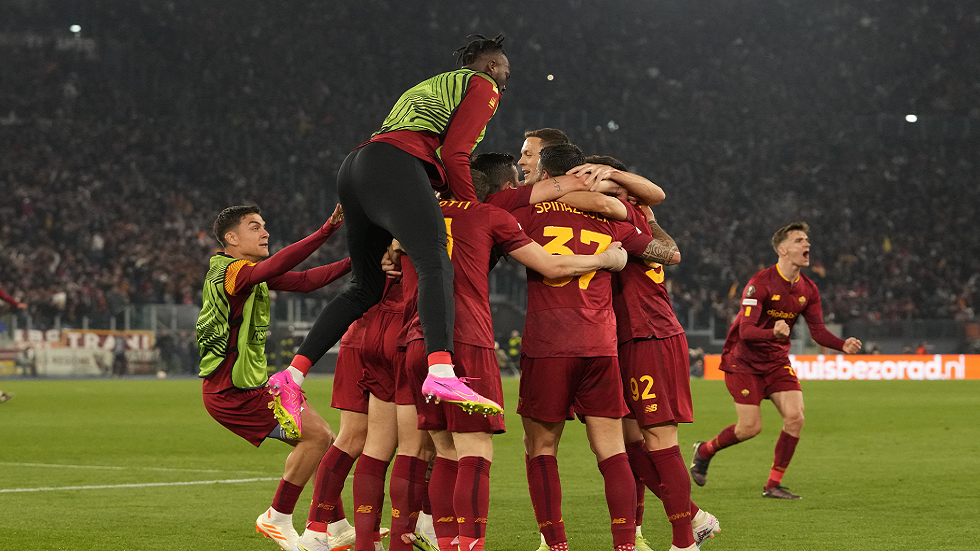 روما يهزم فينورد برباعية ويحجز مقعده في نصف نهائي الدوري الأوروبي