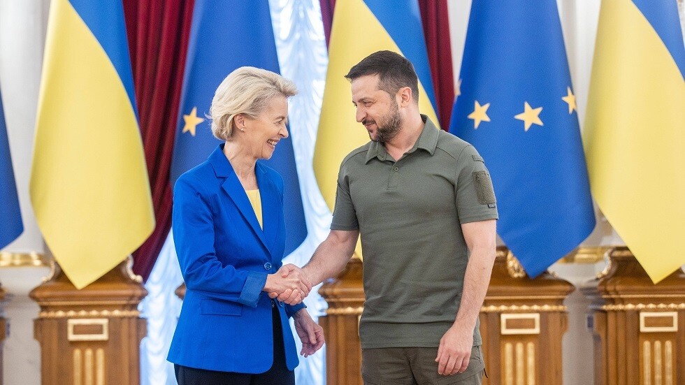 "فاينانشيال تايمز": أورسولا فون دير لاين لجأت إلى مخبأ في كييف بسبب غارة جوية