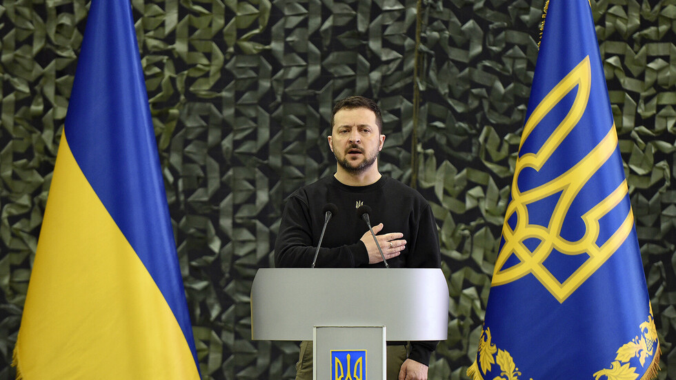 زيلينسكي يوقع على قانون يحظر التسميات المرتبطة بروسيا