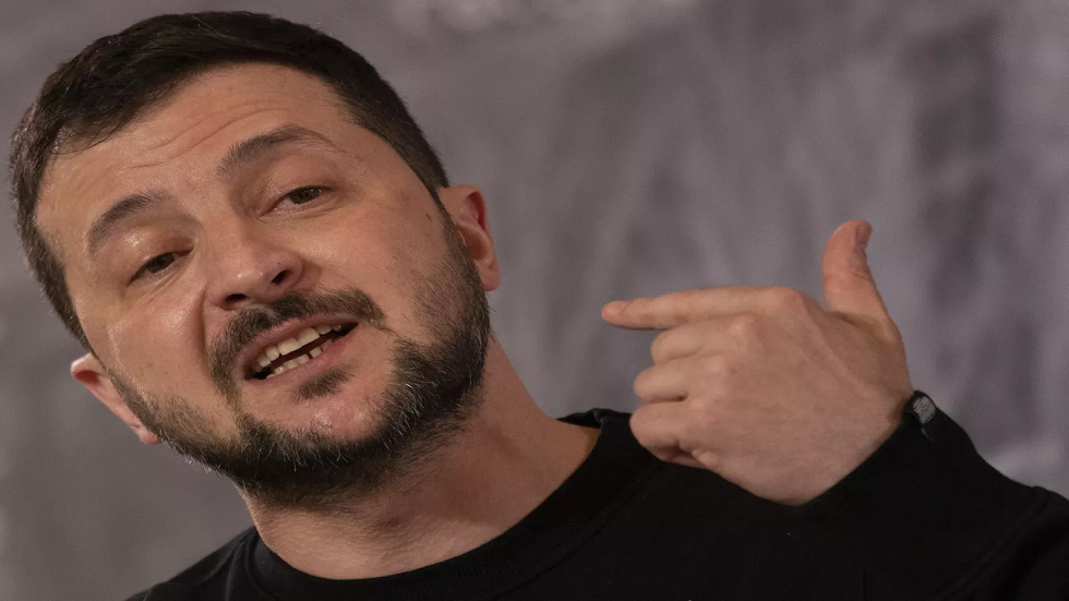 موجة انتقادت جديدة لزيلينسكي بين مستخدمي "تويتر"عقب تصريحاته حول "القيم المشتركة" بين أوكرانيا وكندا