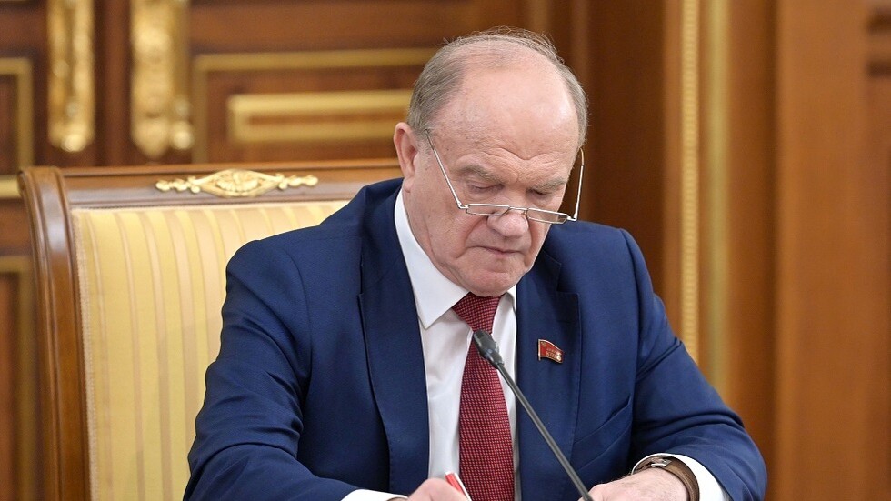 زيوغانوف: زيلينسكي تحول من مهرج إلى دمية دموية في يد الولايات المتحدة