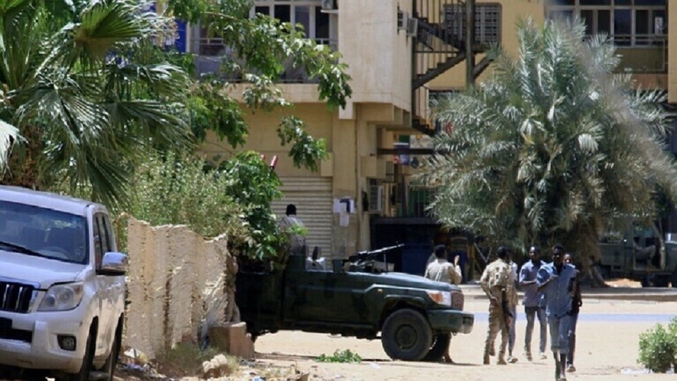 سفير: إجلاء جميع الروس من نقاط الخرطوم الساخنة إلى السفارة