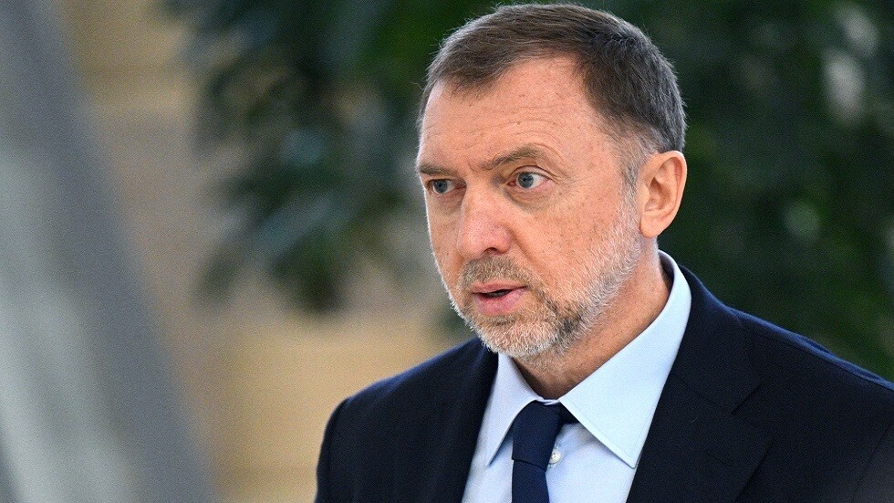 ملياردير روسي يتنبأ بنهاية عهد هيمنة الدولار في غضون 5 سنوات