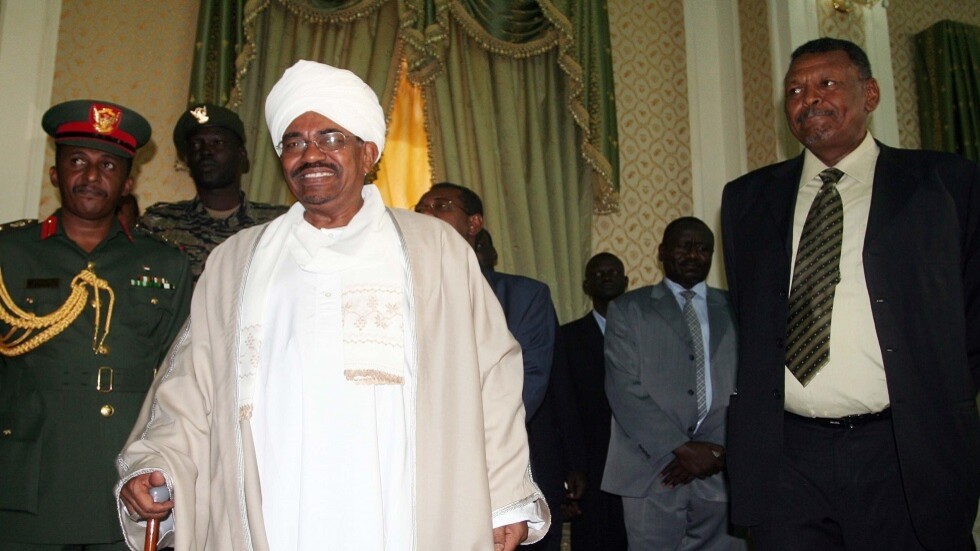 مراسل RT: عمر البشير يتلقى الرعاية الطبية في أحد مستشفيات الخرطوم