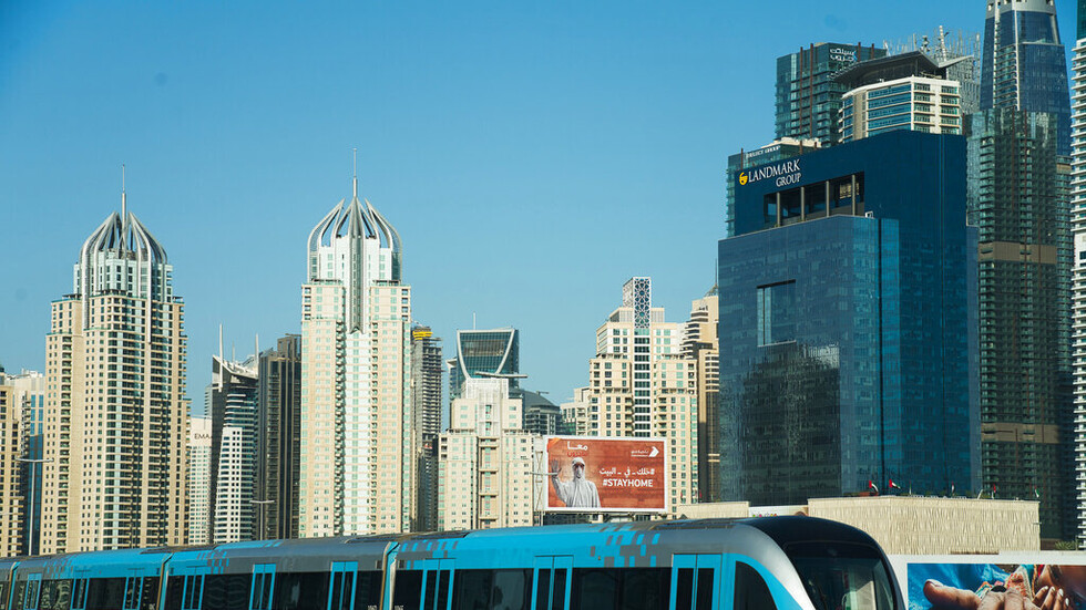 محمد بن راشد: "مترو دبي" يسجل ملياري راكب