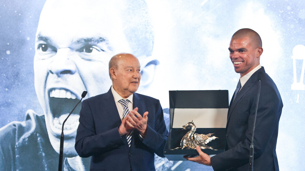 بيبي يحسم أمر شائعات الانضمام للنصر السعودي (صور)