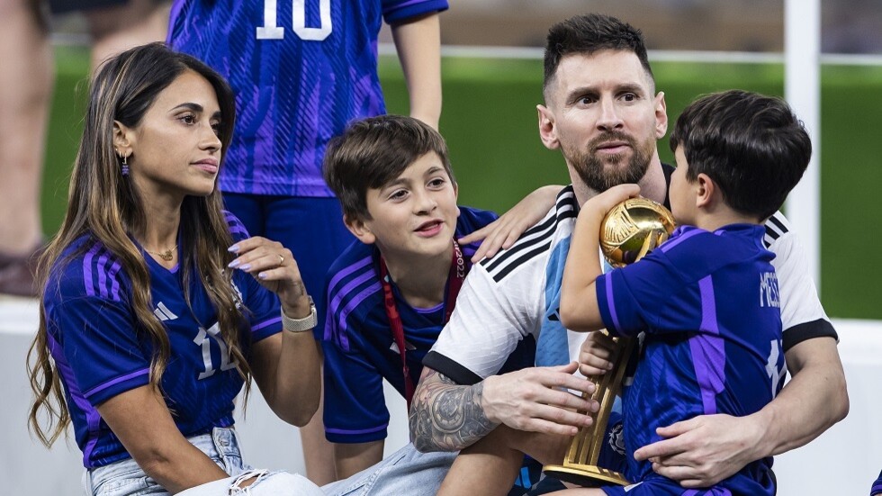 بعد وصوله إلى برشلونة ومعه 15 حقيبة.. عائلة ميسي تحسم اختيارها بين فرنسا وإسبانيا