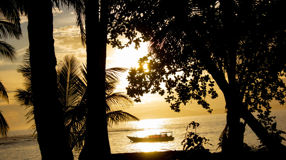 زلزال عنيف يضرب قبالة سواحل إندونيسيا والسكان يلجأون إلى المرتفعات