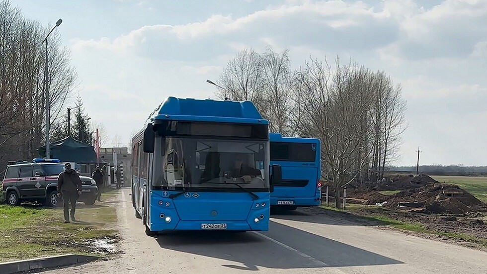 الدفاع الروسية تعلن استعادة 40 عسكريا روسيا من الأسر الأوكراني (فيديو)