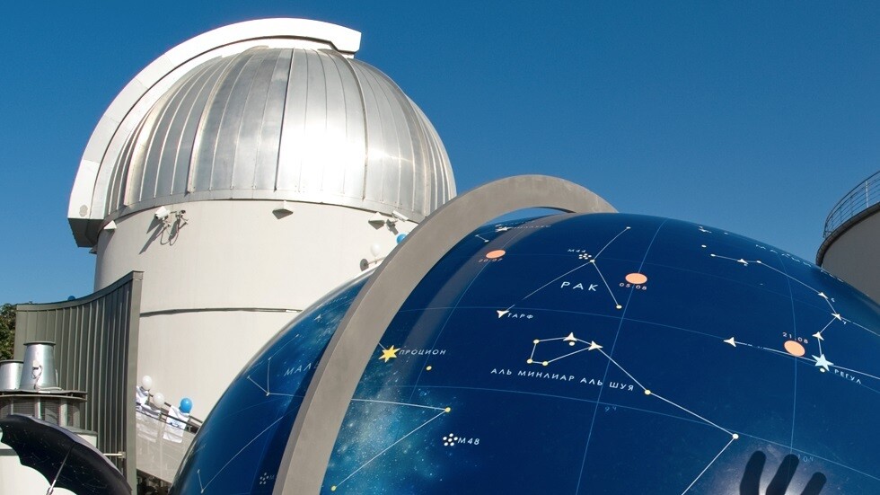 مركز القبة السماوية في موسكو يعاود افتتاح منصته الفلكية للزوار