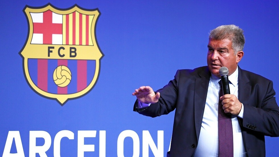 رئيس برشلونة يعلن الاتفاق على "صفقة" تاريخية