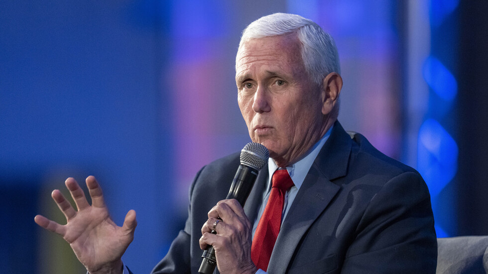 بينس يدلي بشهادته أمام المحكمة