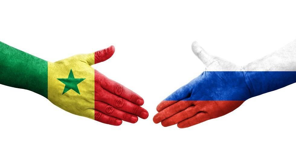 وزير الرياضة الروسي يلتقي برئيس السنغال